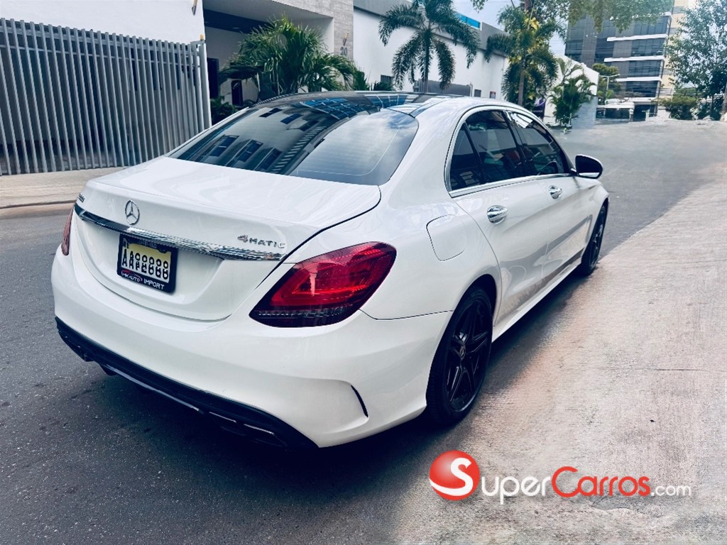 2019 Mercedes-Benz Clase C 300 4 Matic — foto 4 / 12