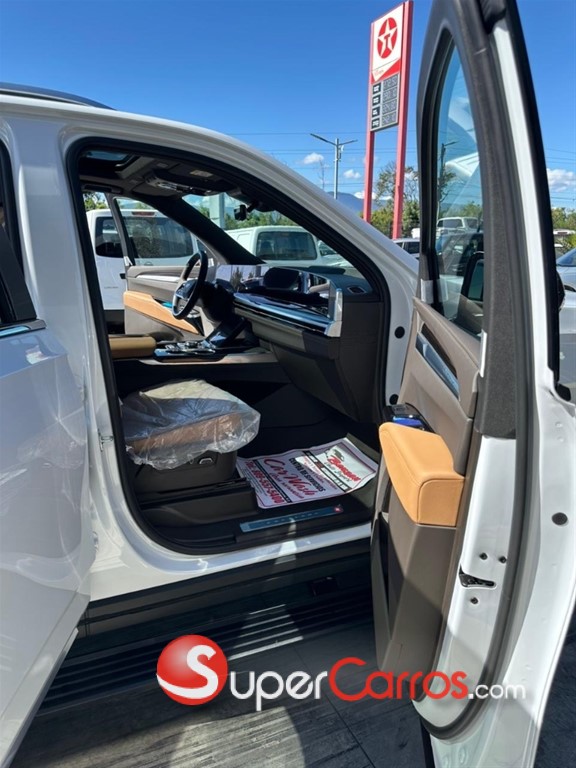 2026 Cadillac Escalade Luxury Short — foto 9 / 12