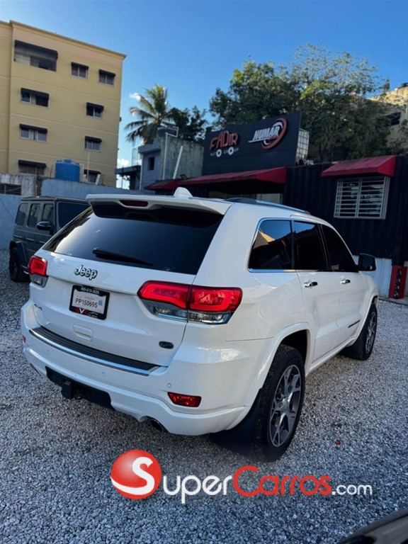 2020 Jeep Grand Cherokee Overland — foto 5 / 12