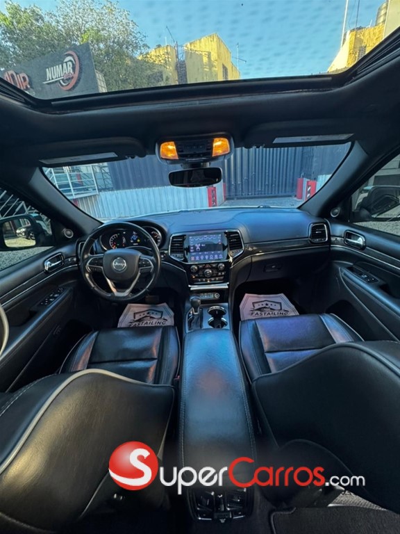 2020 Jeep Grand Cherokee Overland — foto 8 / 12