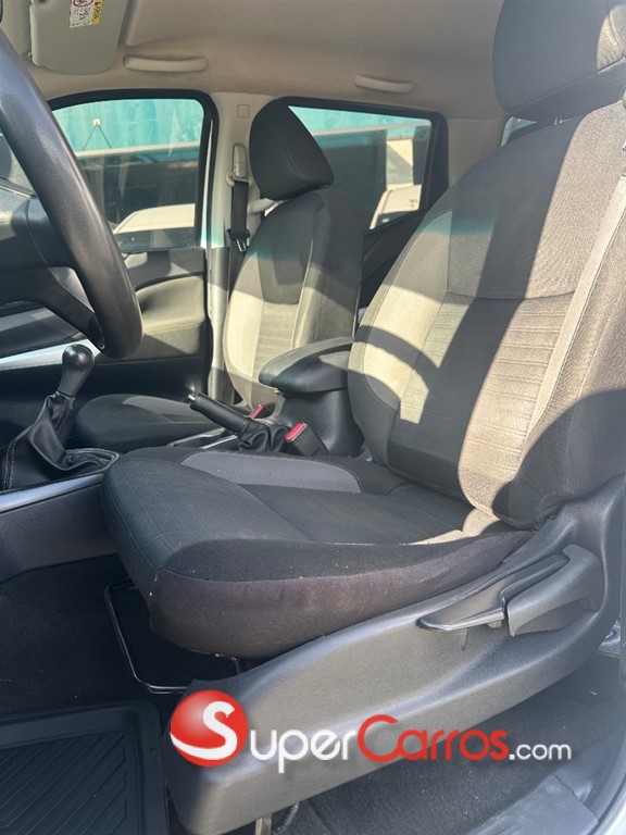 2023 Nissan Frontier S — foto 7 / 9