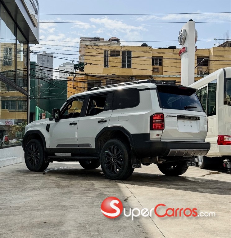 2027 Toyota Land Cruiser Prado Adventure — foto 2 / 12