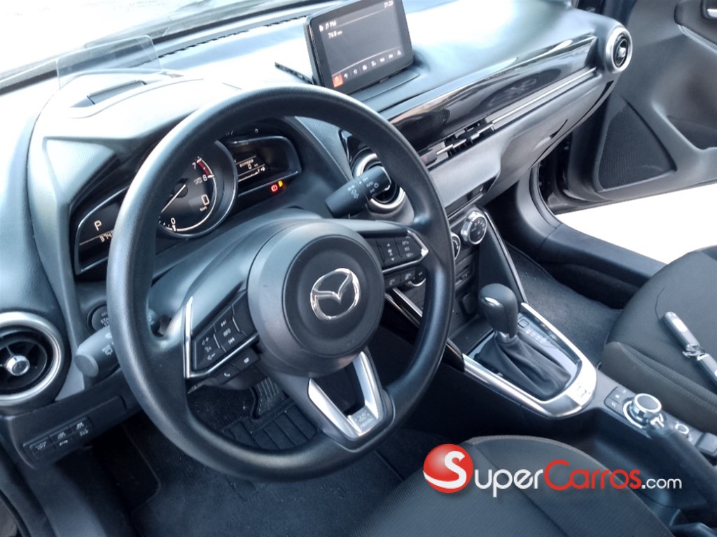 2020 Mazda 2 — foto 8 / 12