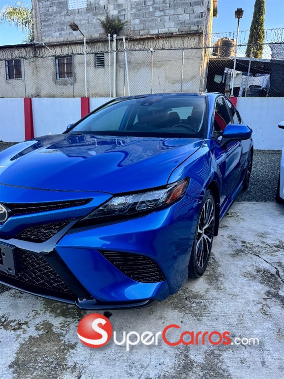 2020 Toyota Camry SE Nightshade — foto 2 / 10
