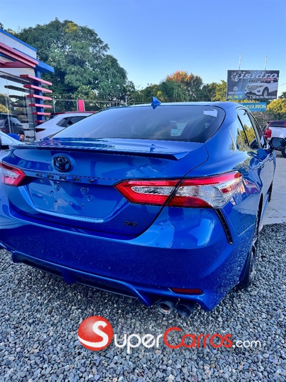 2020 Toyota Camry SE Nightshade — foto 4 / 10