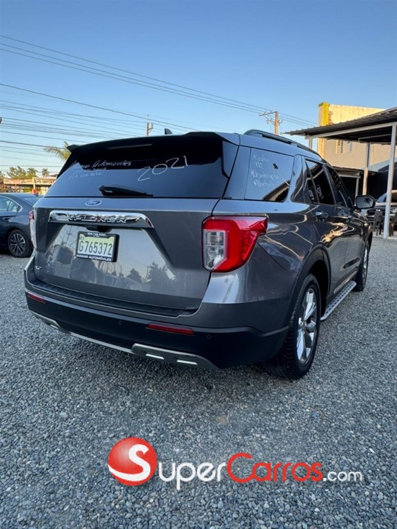 2021 Ford Explorer XLT 4WD — foto 2 / 9