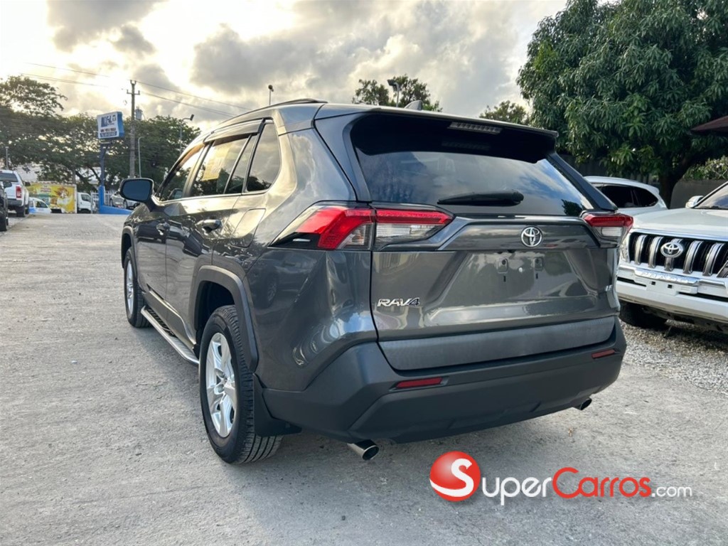 2022 Toyota RAV4 LE — foto 2 / 11