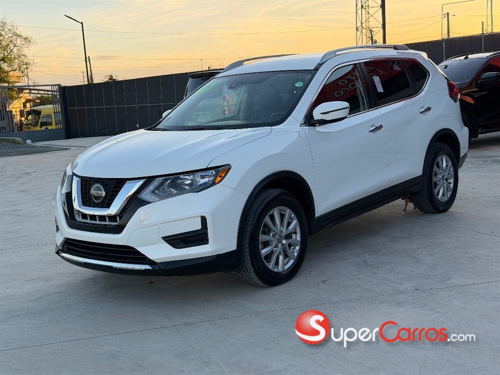 2020 Nissan Rogue SV — foto 2 / 10