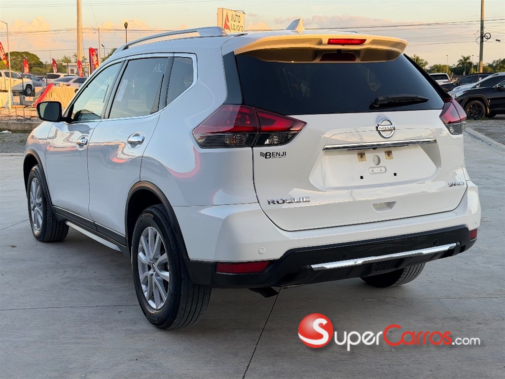 2020 Nissan Rogue SV — foto 4 / 10