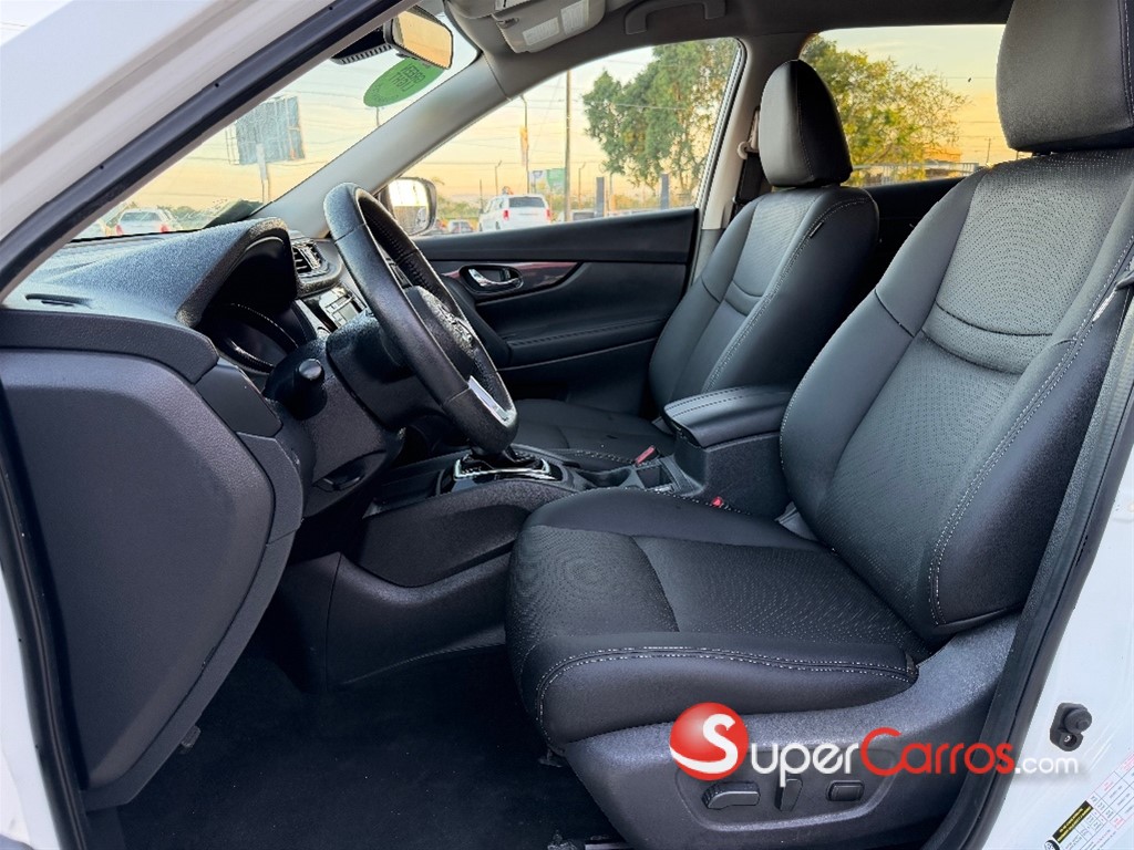 2020 Nissan Rogue SV — foto 5 / 10