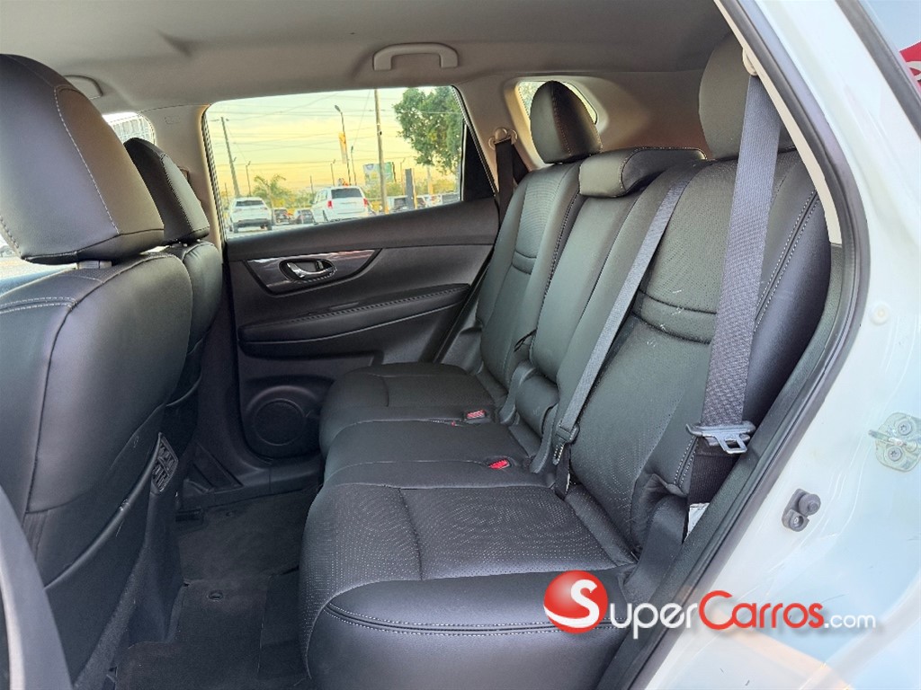 2020 Nissan Rogue SV — foto 6 / 10