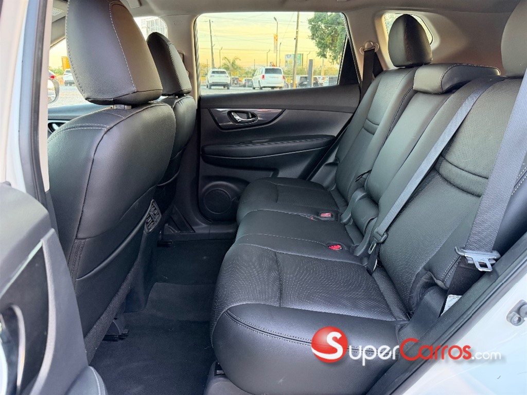 2020 Nissan Rogue SV — foto 7 / 10