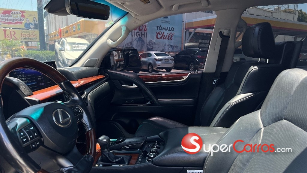 2016 Lexus LX 570 — foto 5 / 12