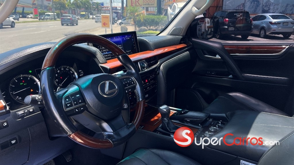 2016 Lexus LX 570 — foto 6 / 12
