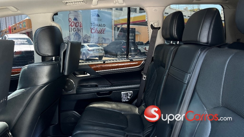 2016 Lexus LX 570 — foto 8 / 12