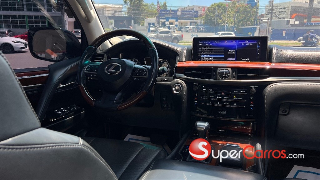 2016 Lexus LX 570 — foto 9 / 12
