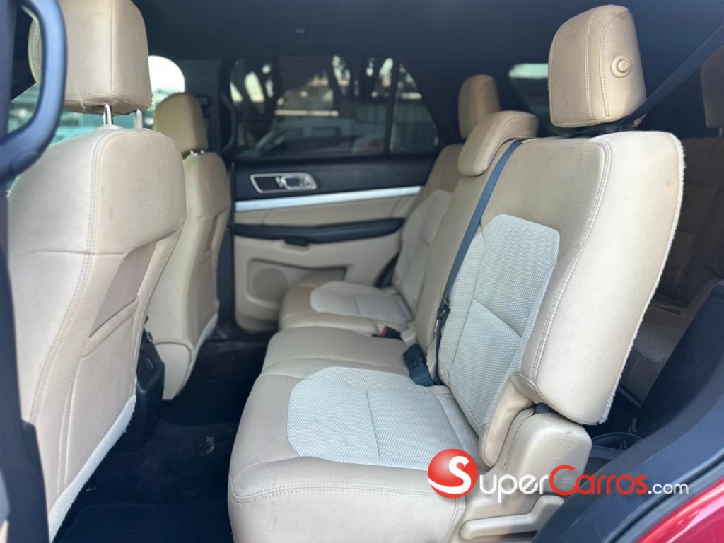 2016 Ford Explorer XLT 4WD — foto 5 / 12