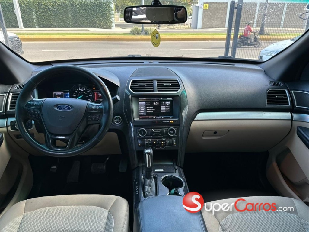 2016 Ford Explorer XLT 4WD — foto 7 / 12
