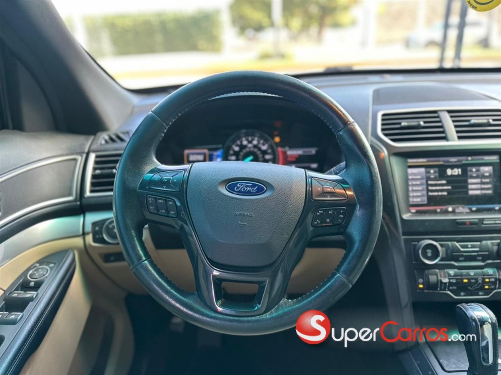 2016 Ford Explorer XLT 4WD — foto 8 / 12