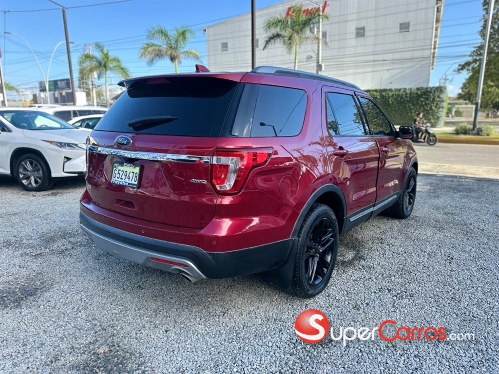 2016 Ford Explorer XLT 4WD — foto 10 / 12