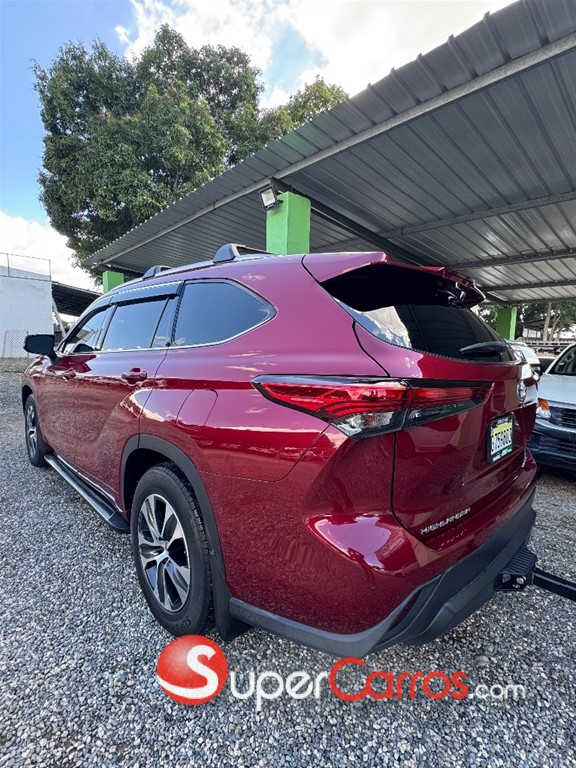 2021 Toyota Highlander XLE — foto 3 / 8