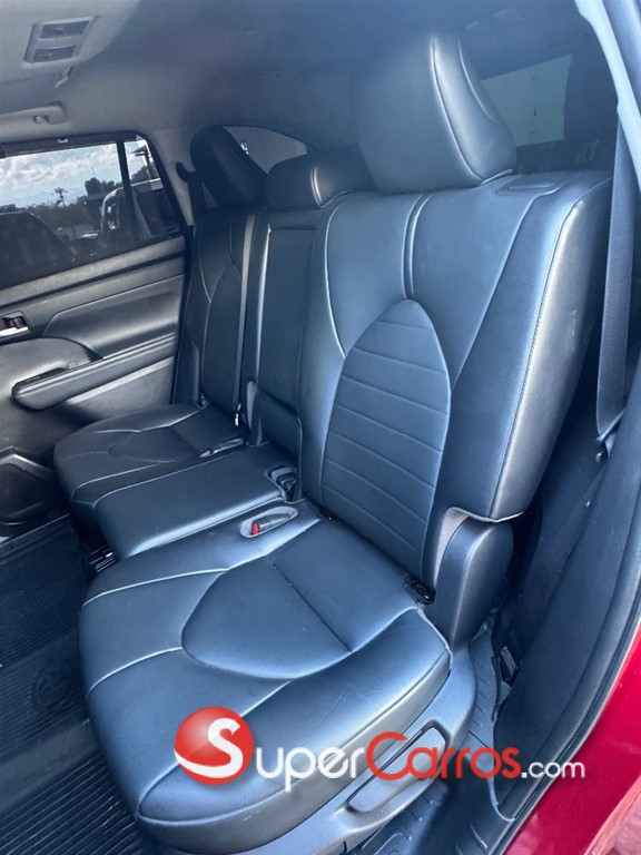 2021 Toyota Highlander XLE — foto 6 / 8