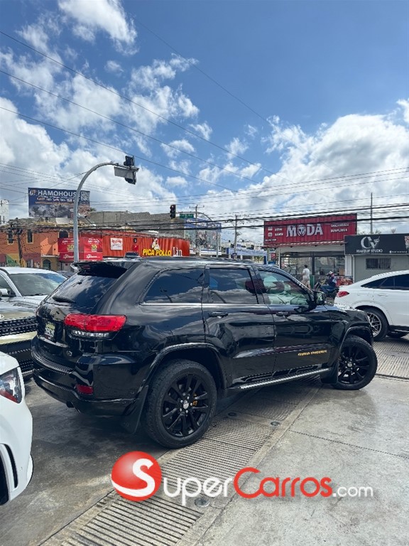 2017 Jeep Grand Cherokee Overland — foto 2 / 7