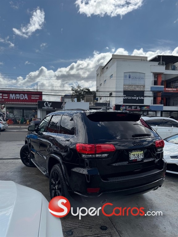 2017 Jeep Grand Cherokee Overland — foto 4 / 7