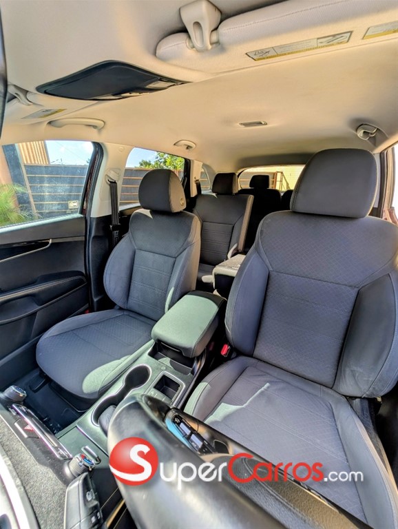 2020 Kia Sorento LX — foto 8 / 12