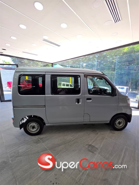 2019 Daihatsu Hijet Minivan — foto 6 / 12