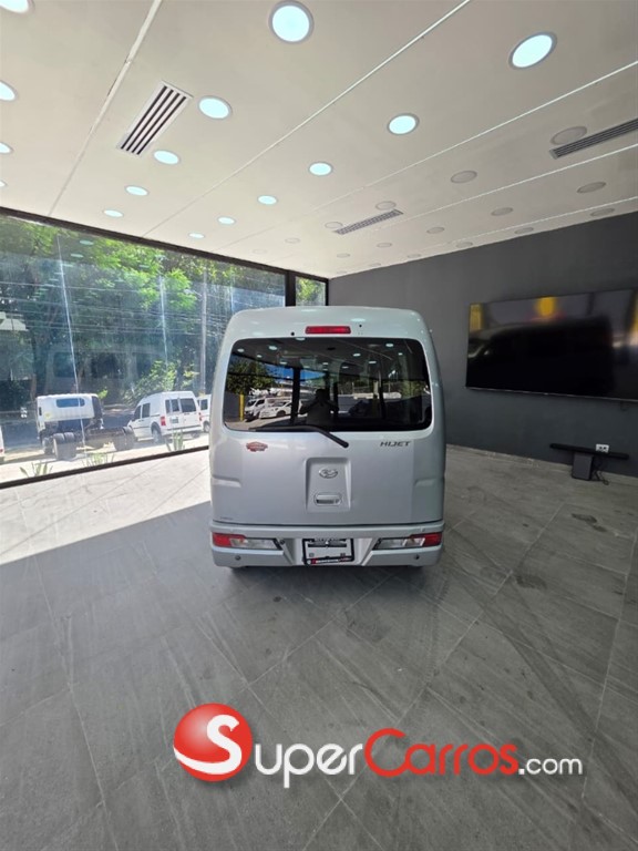 2019 Daihatsu Hijet Minivan — foto 7 / 12