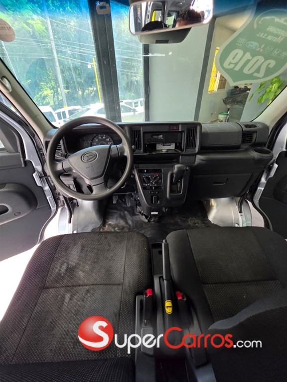 2019 Daihatsu Hijet Minivan — foto 9 / 12