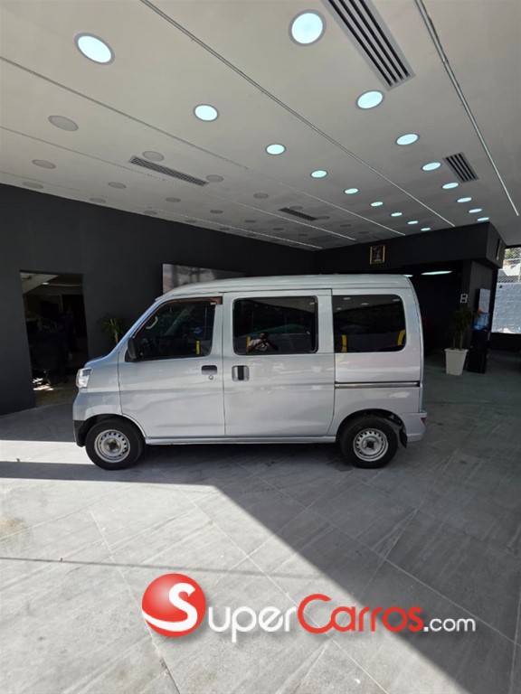 2019 Daihatsu Hijet Minivan — foto 10 / 12