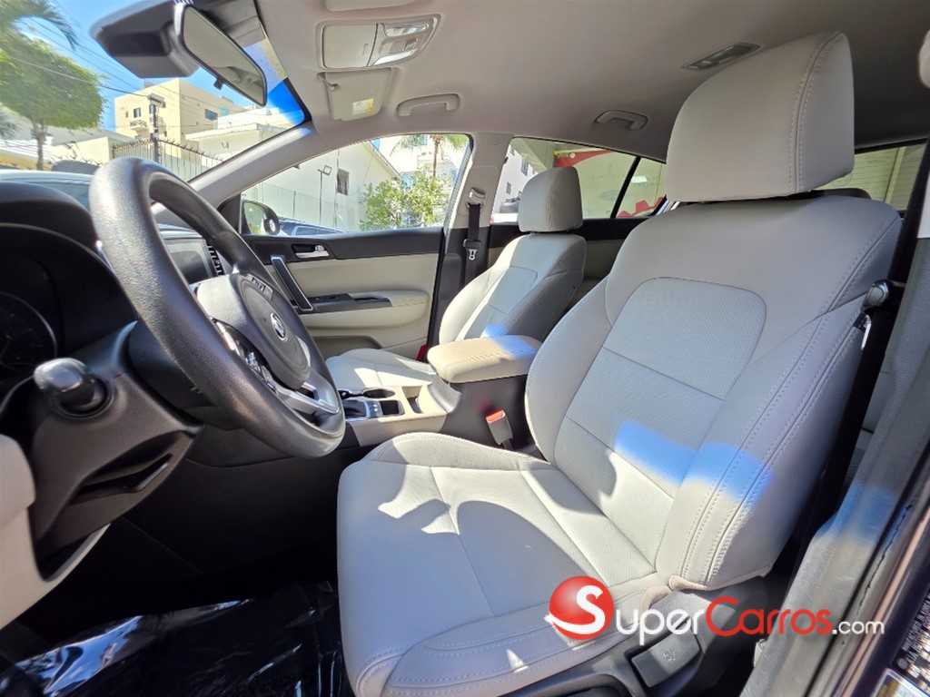 2020 Kia Sportage LX — foto 8 / 10