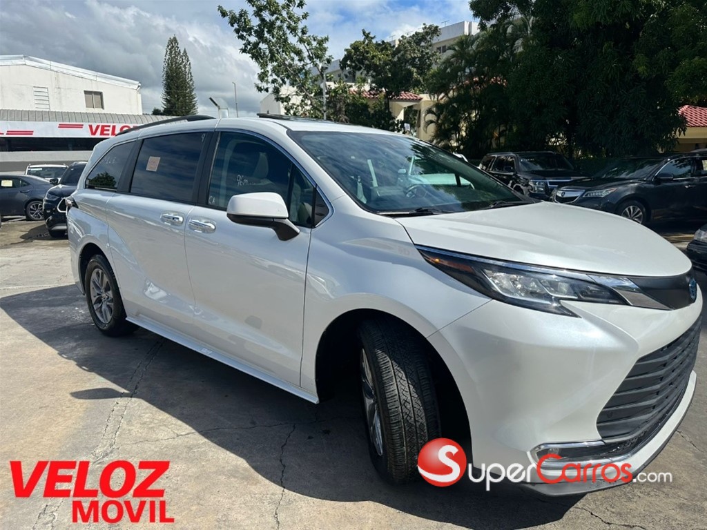 2022 Toyota Sienna XLE — foto 2 / 10