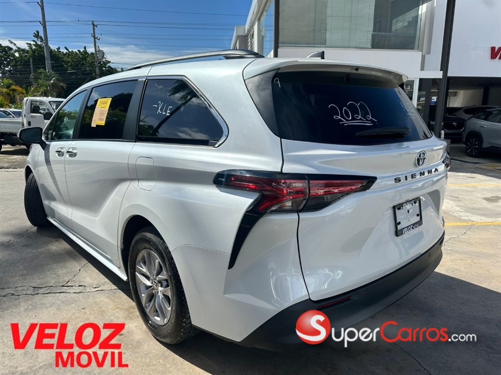 2022 Toyota Sienna XLE — foto 3 / 10