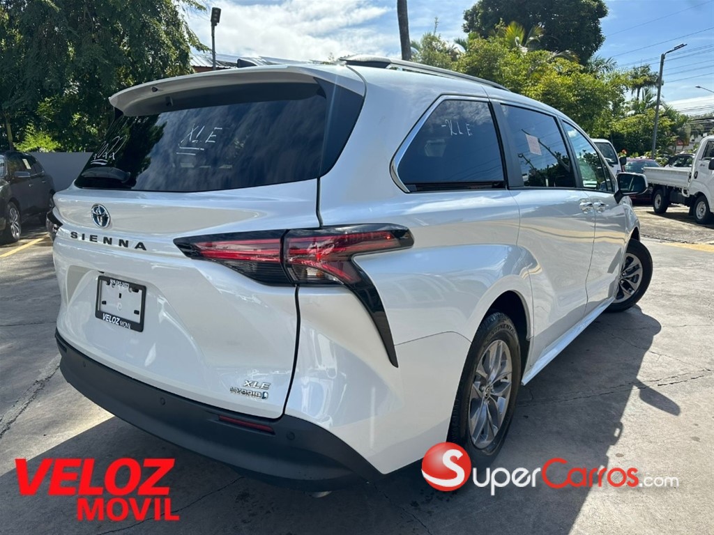 2022 Toyota Sienna XLE — foto 4 / 10
