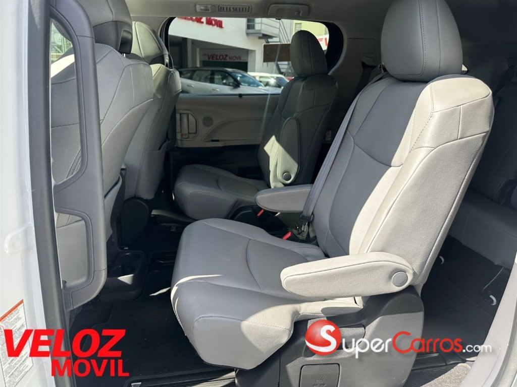 2022 Toyota Sienna XLE — foto 5 / 10