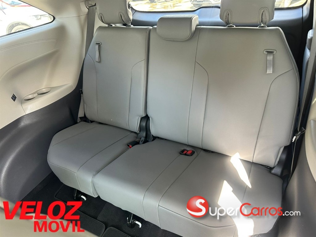 2022 Toyota Sienna XLE — foto 6 / 10