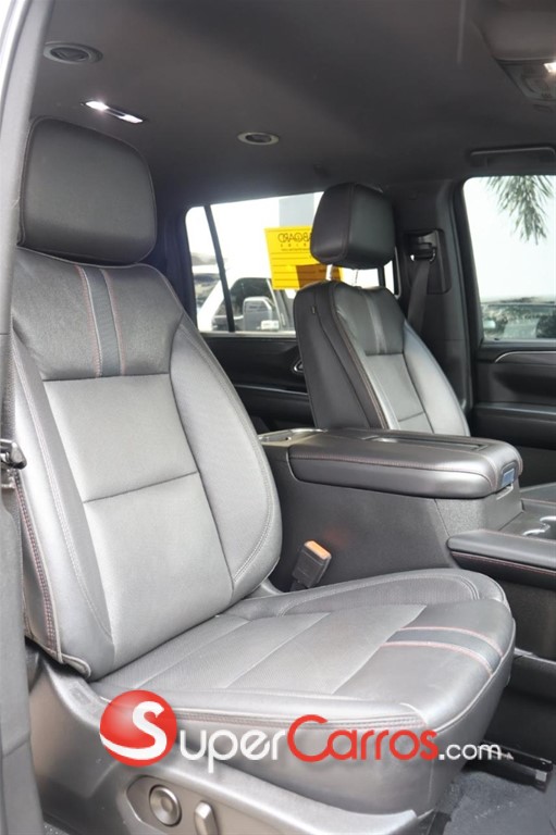 2022 Chevrolet Suburban RST — foto 6 / 11