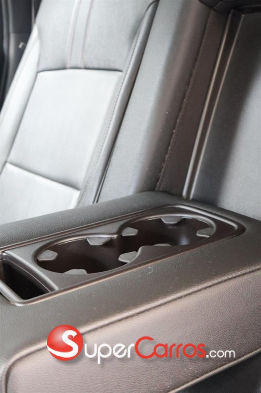 2022 Chevrolet Suburban RST — foto 10 / 11