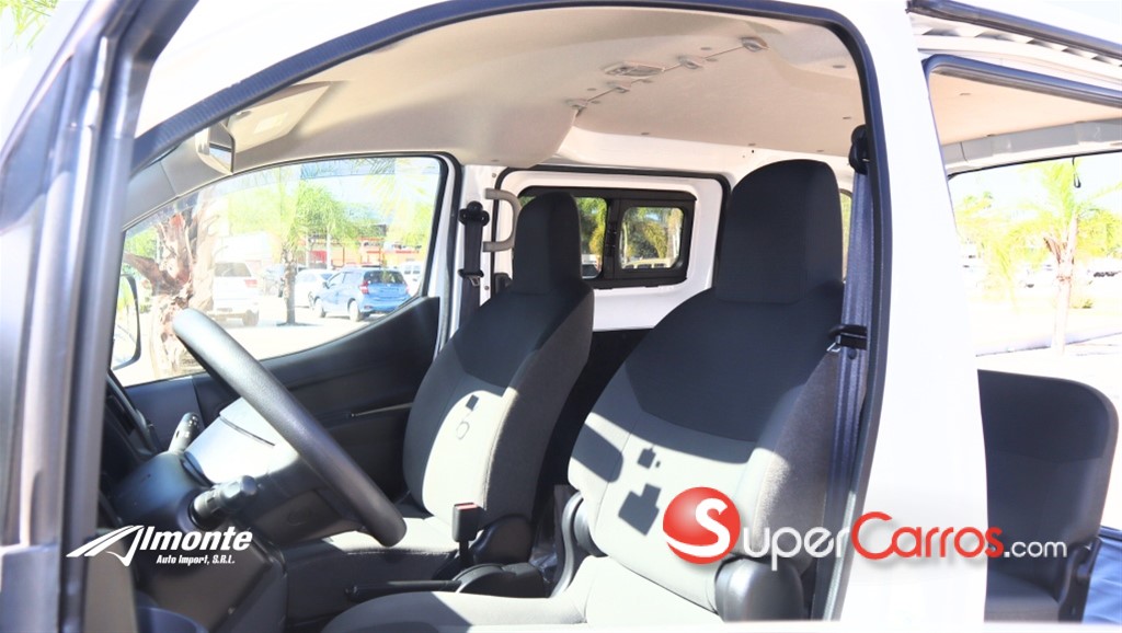 2020 Nissan NV 200 — foto 8 / 12