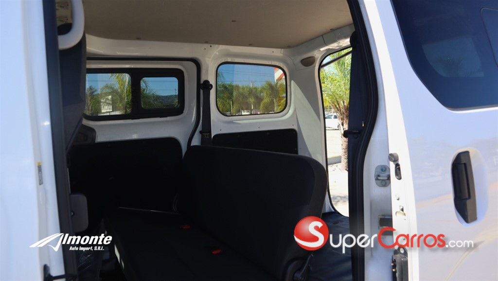 2020 Nissan NV 200 — foto 9 / 12