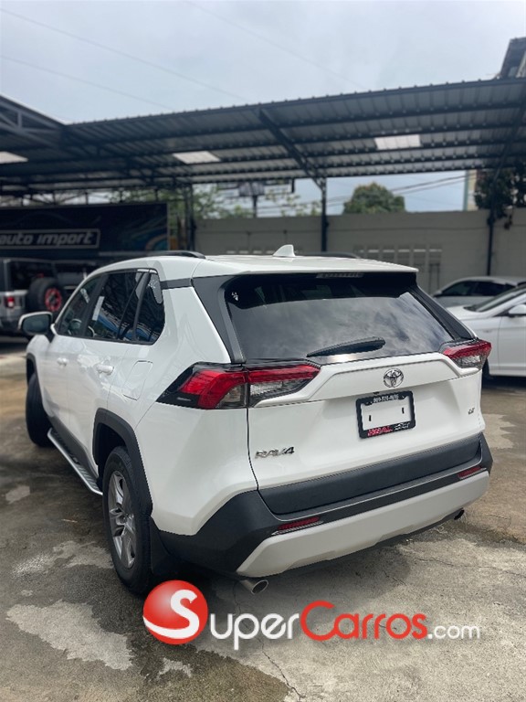 2021 Toyota RAV4 LE — foto 9 / 10