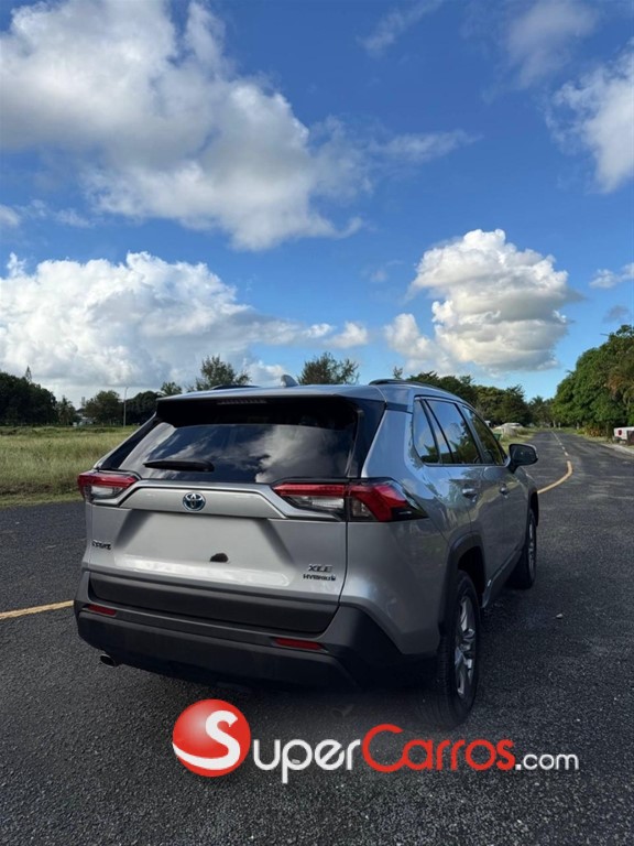 2022 Toyota RAV4 XLE Hybrid — foto 3 / 10