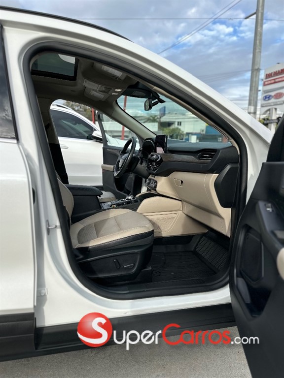 2020 Ford Escape Titanium — foto 8 / 9