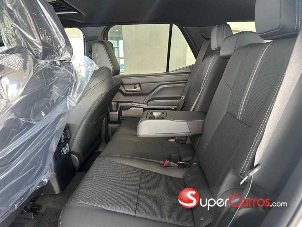 2027 Toyota 4 Runner Limited — foto 9 / 10