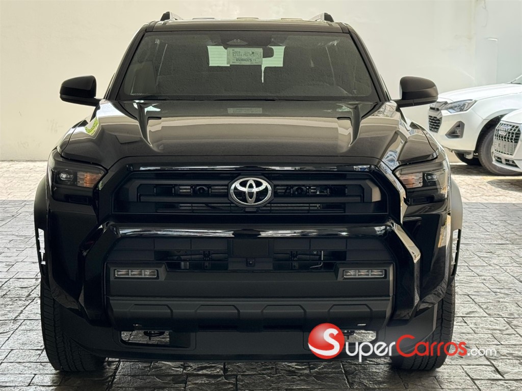 2027 Toyota 4 Runner SR5 — foto 2 / 12