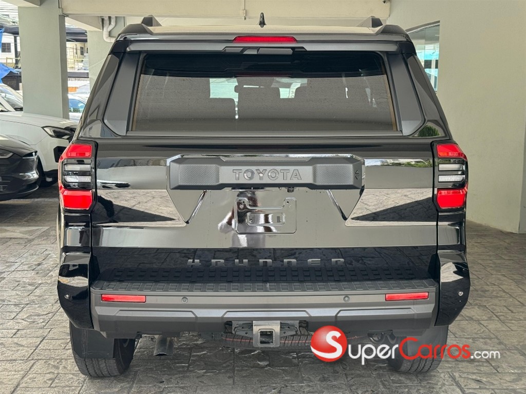 2027 Toyota 4 Runner SR5 — foto 3 / 12