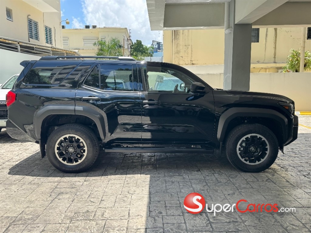 2027 Toyota 4 Runner SR5 — foto 4 / 12